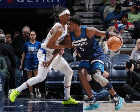  爱德华兹三分箭如雨下，森林狼射落太阳终结对手连胜