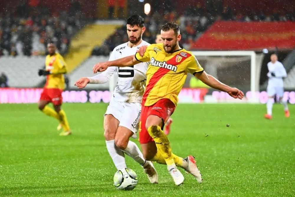  布雷斯特客场战平尼斯保持中游集团地位