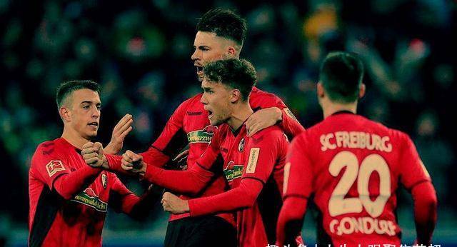  弗赖堡门将神勇扑点，保级关键战零封对手  